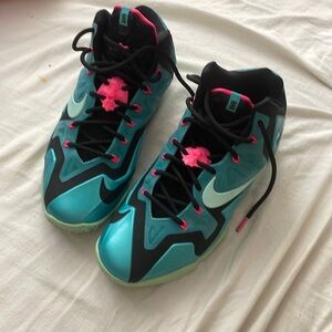 LeBron’s there blue pink black